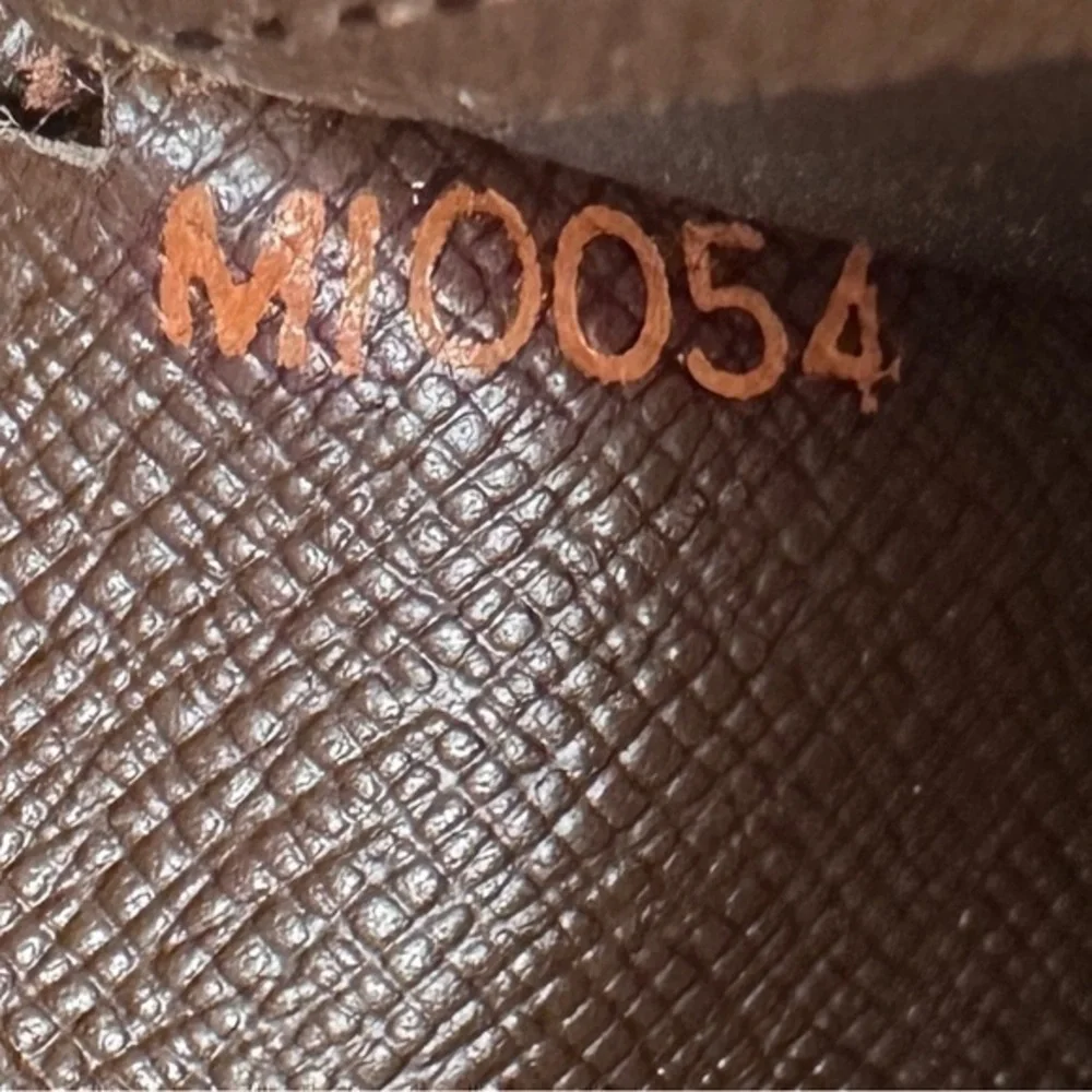 AUTHENTIC Louis Vuitton wallet. Monogram canvas. - Picture 7 of 16